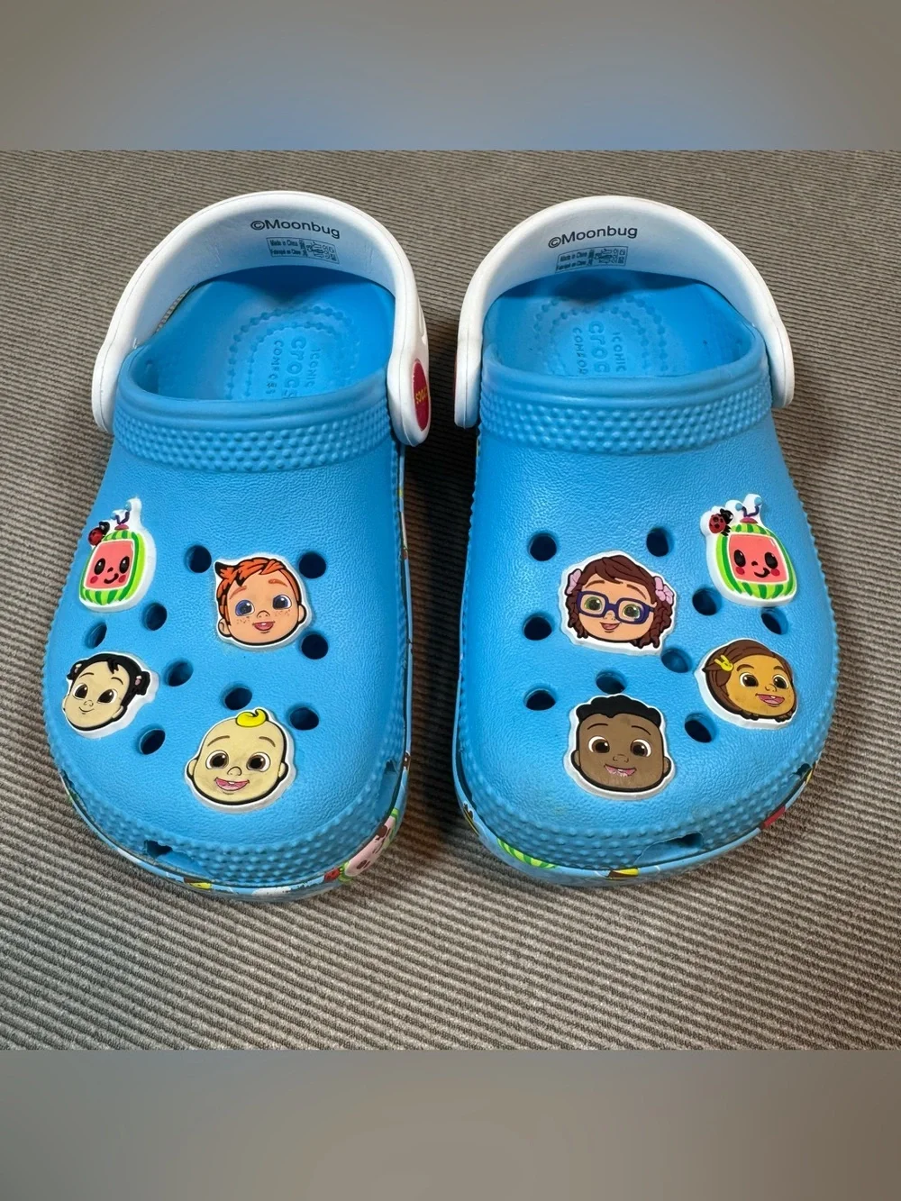 Cocomelon Crocs Blue Toddler Size 8 Classic Clogs Very Good Condition